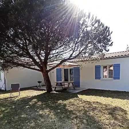 Ferienhaus Maison Rose-tremiere Avec Jardin Clos - Plage A 500m *